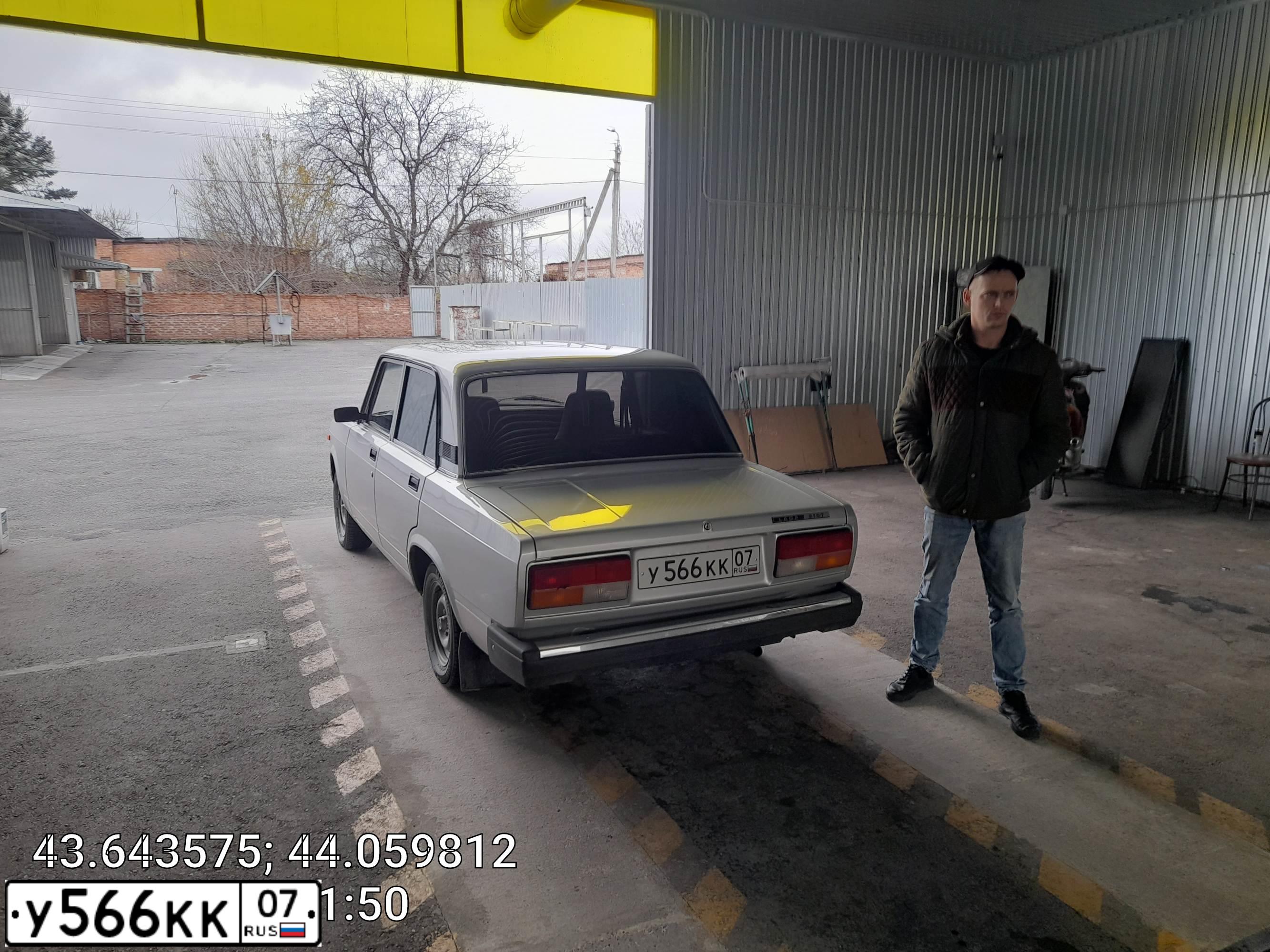 Фото автомобиля LADA 2107, 2010 — госномер У566КК07. Цвет: СВЕТЛО-СЕРЕБРИСТЫЙ МЕТАЛЛ