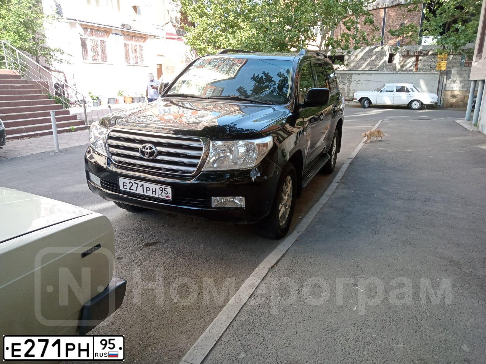 Фото автомобиля TOYOTA LANDCRUISER 200, 2008 — госномер Т356РЕ05. Цвет: ЧЕРНЫЙ