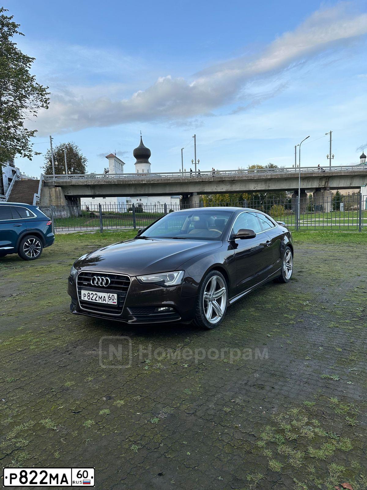 Фото автомобиля AUDI A5, 2012 — госномер Р822МА60. Цвет: Коричневый