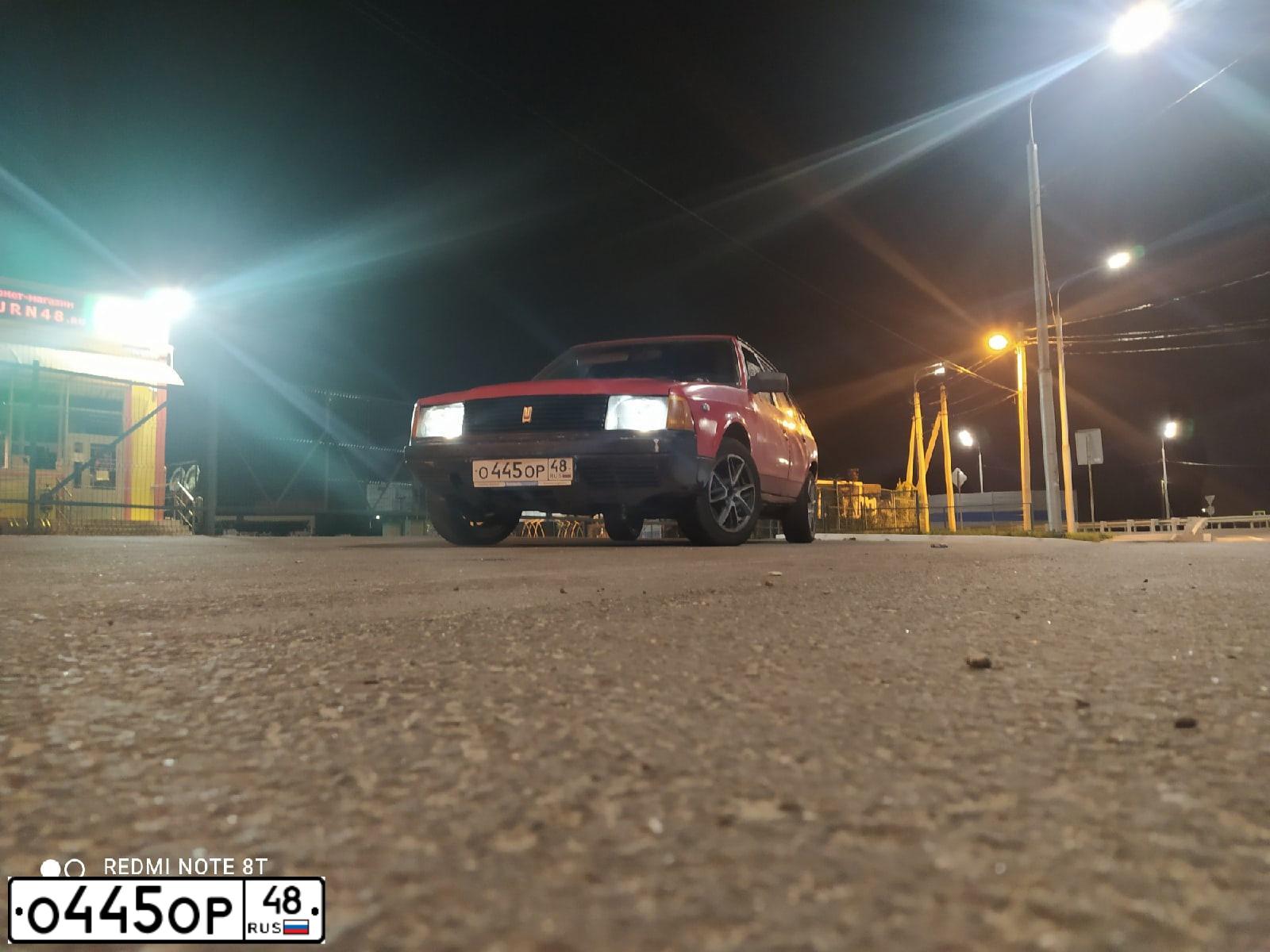 Фото автомобиля МОСКВИЧ 214120, 1990 — госномер У817КЕ136. Цвет: Красный