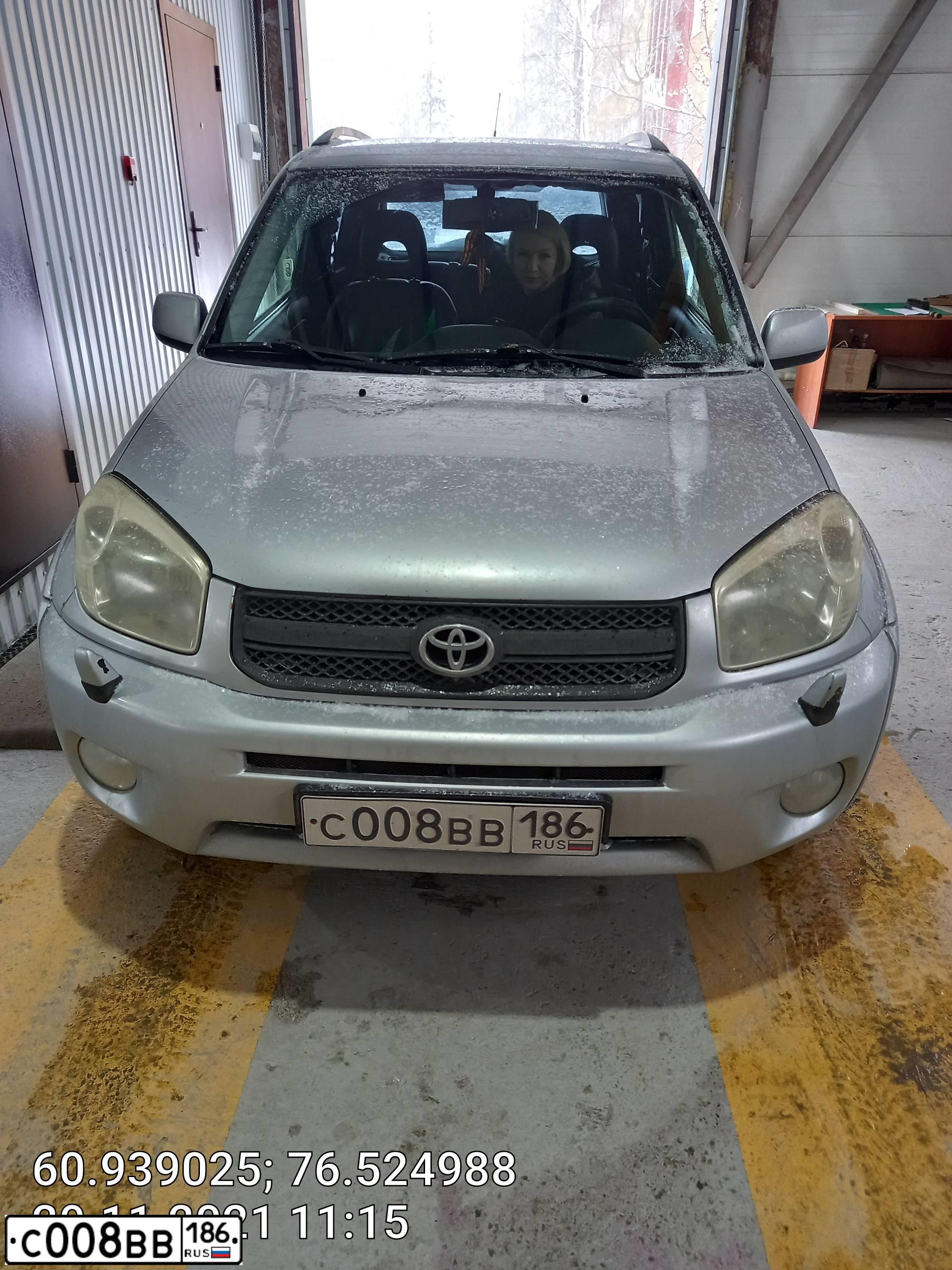 Фото автомобиля TOYOTA RAV4, 2004 — госномер С008ВВ186. Цвет: Серебристый