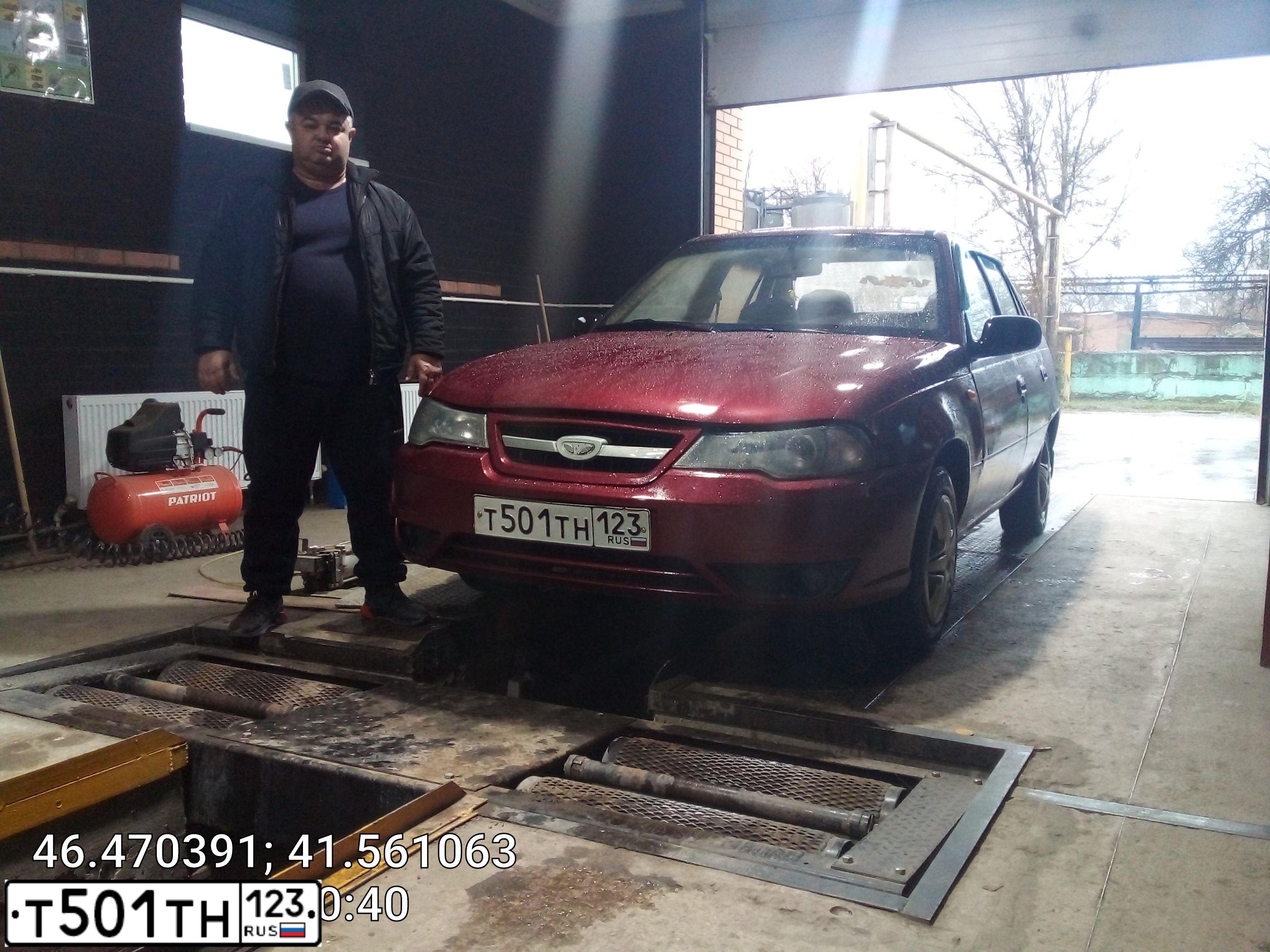 Фото автомобиля DAEWOO NEXIA, 2009 — госномер Т501ТН123. Цвет: СПЕЛАЯ ВИШНЯ