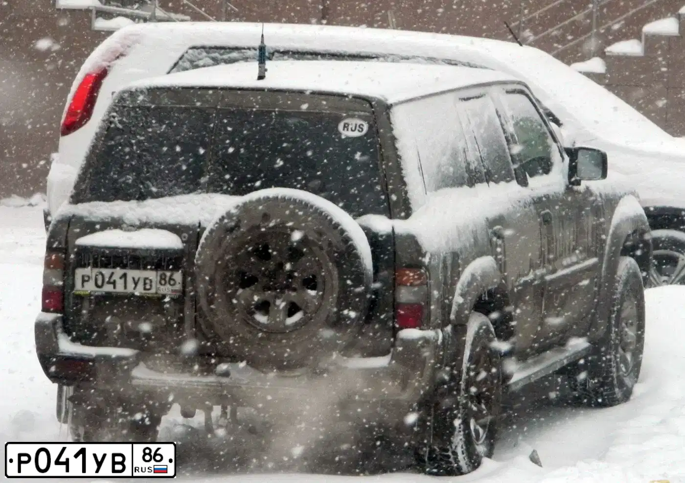 Фото автомобиля NISSAN PATROL, 1998 — госномер А903УО186. Цвет: ЗЕЛЕНЫЙ