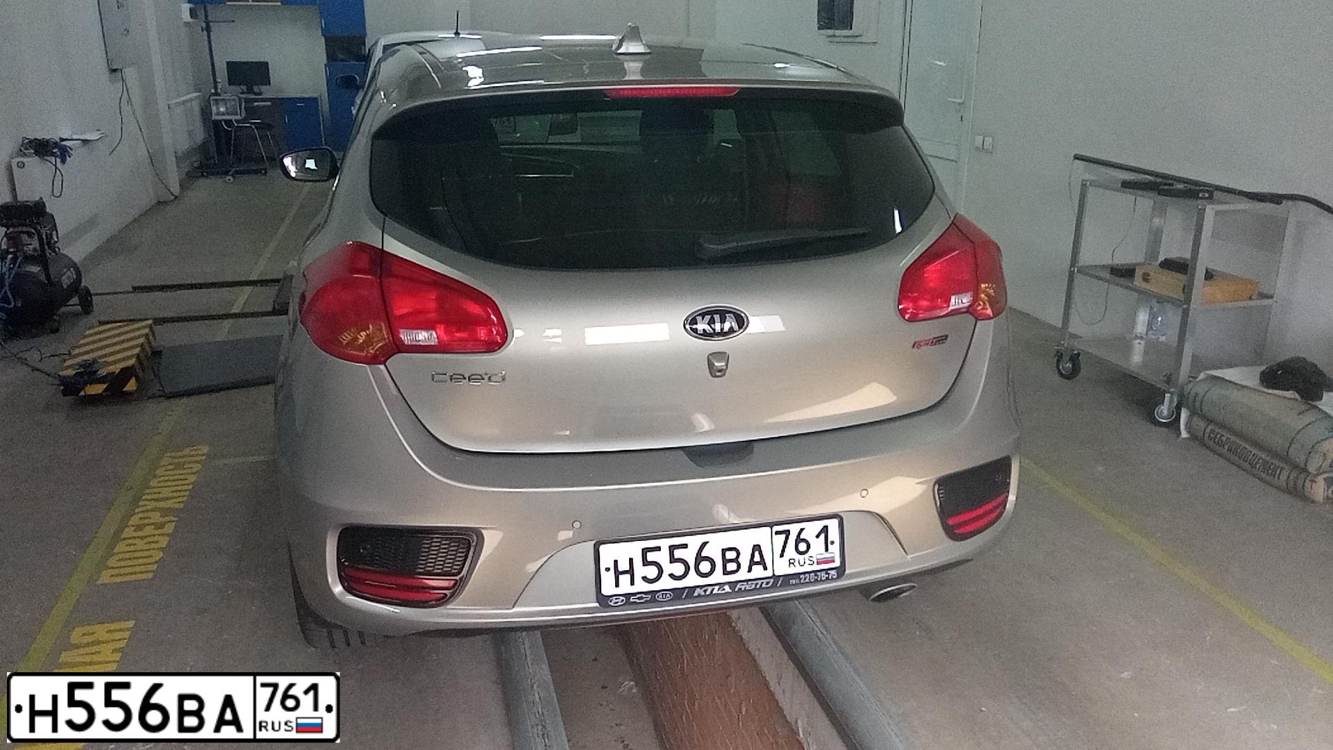 Фото автомобиля KIA CEE'D, 2017 — госномер Н556ВА761. Цвет: СЕРЕБРИСТЫЙ