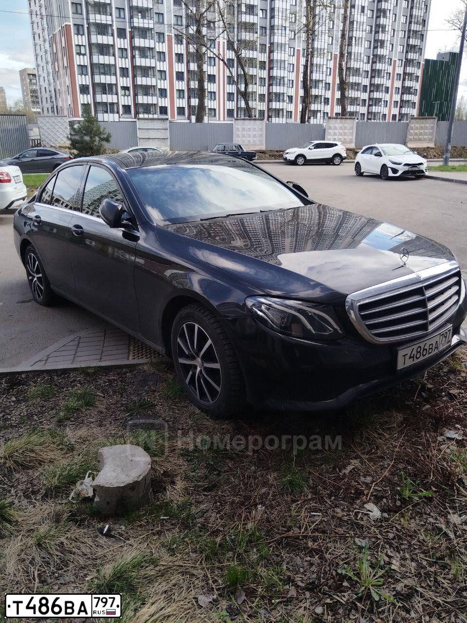 Фото автомобиля MERCEDES E-KLASSE, 2020 — госномер Т486ВА797. Цвет: черный