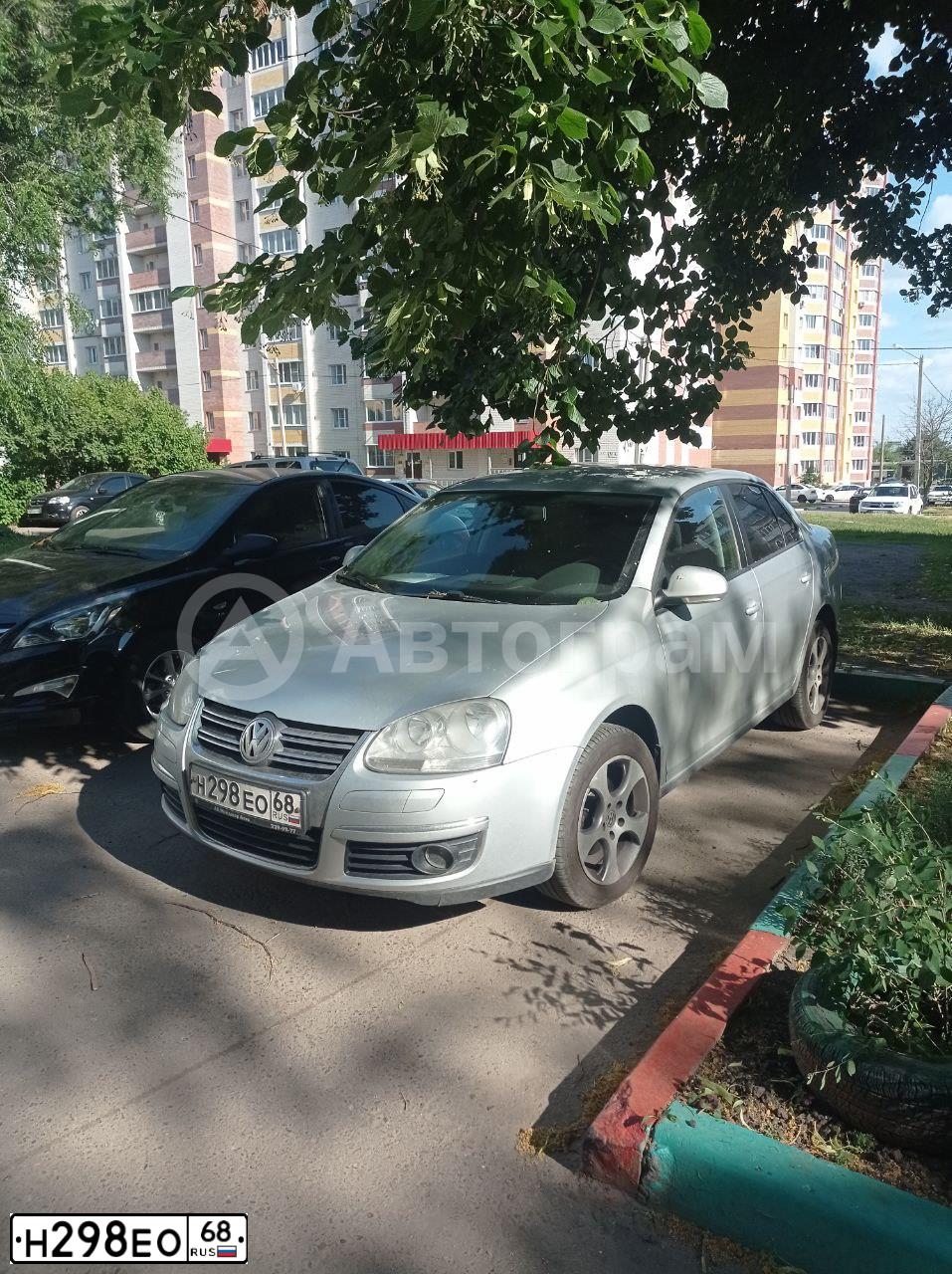 Фото автомобиля VOLKSWAGEN JETTA, 2009 — госномер Н298ЕО68. Цвет: СЕРЕБРИСТЫЙ
