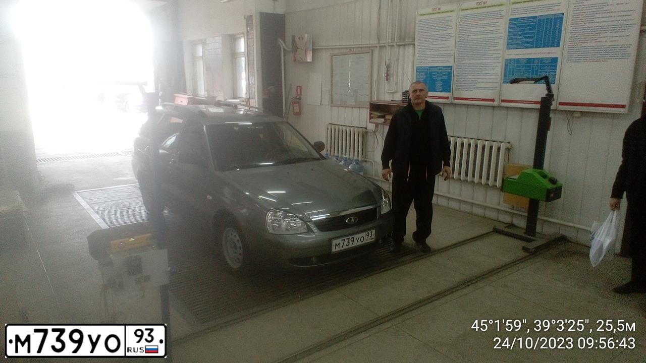 Фото автомобиля LADA 2171 PRIORA, 2010 — госномер М739УО93. Цвет: средний серо-зеленый металлик