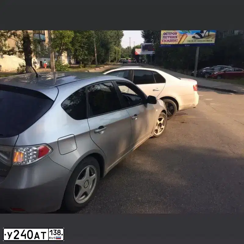Фото автомобиля VOLKSWAGEN JETTA, 2008 — госномер У240АТ138. Цвет: Белый