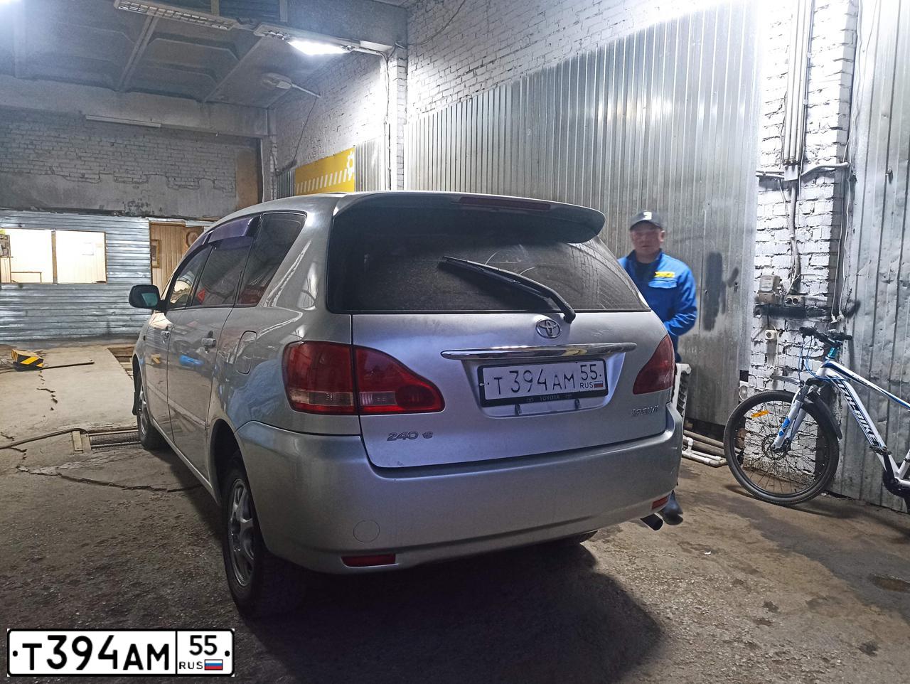Фото автомобиля TOYOTA IPSUM, 2002 — госномер Т394АМ55