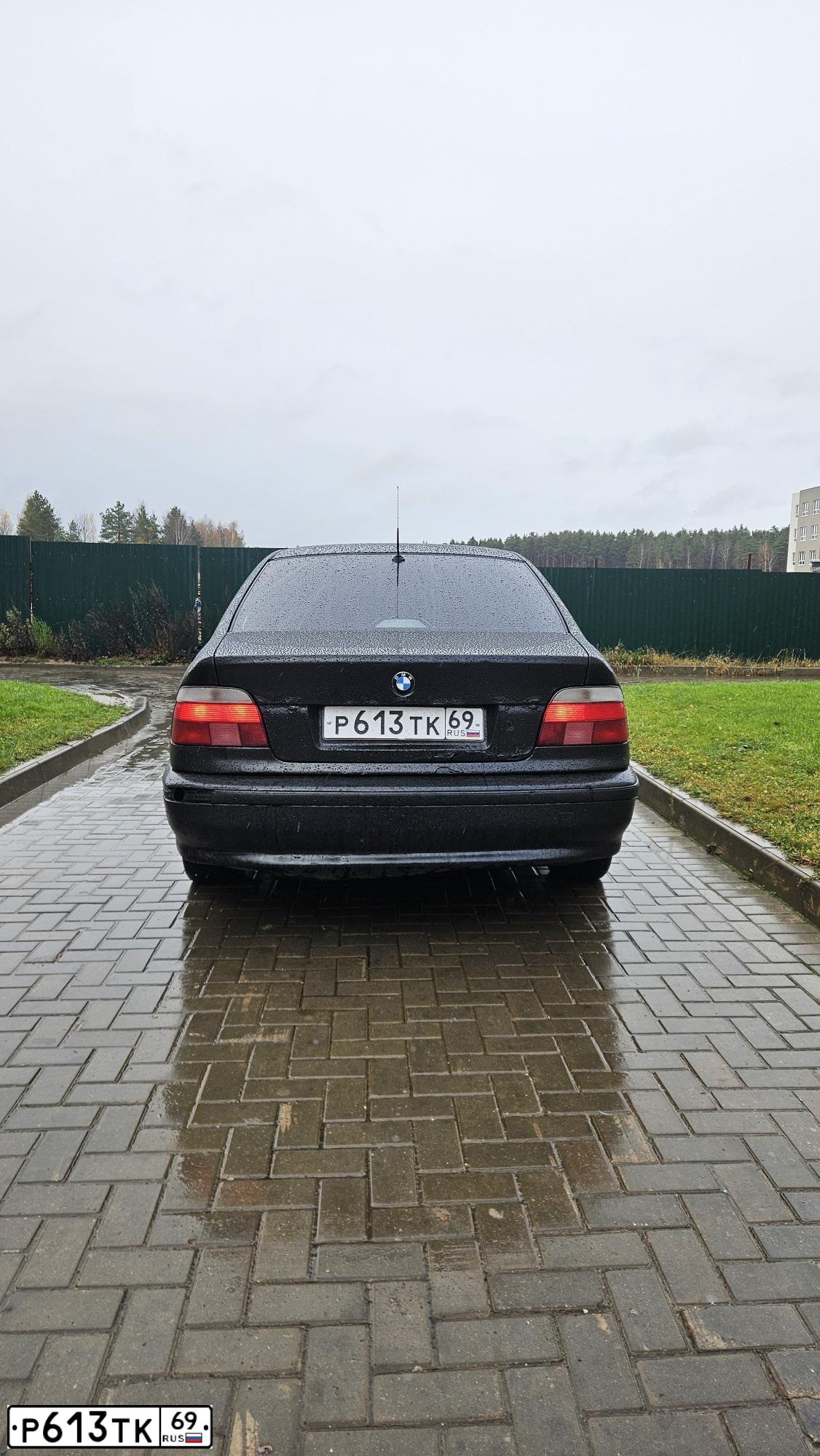 Фото автомобиля BMW W SERIE 5, 1999 — госномер Р613ТК69. Цвет: ЧЕРНЫЙ