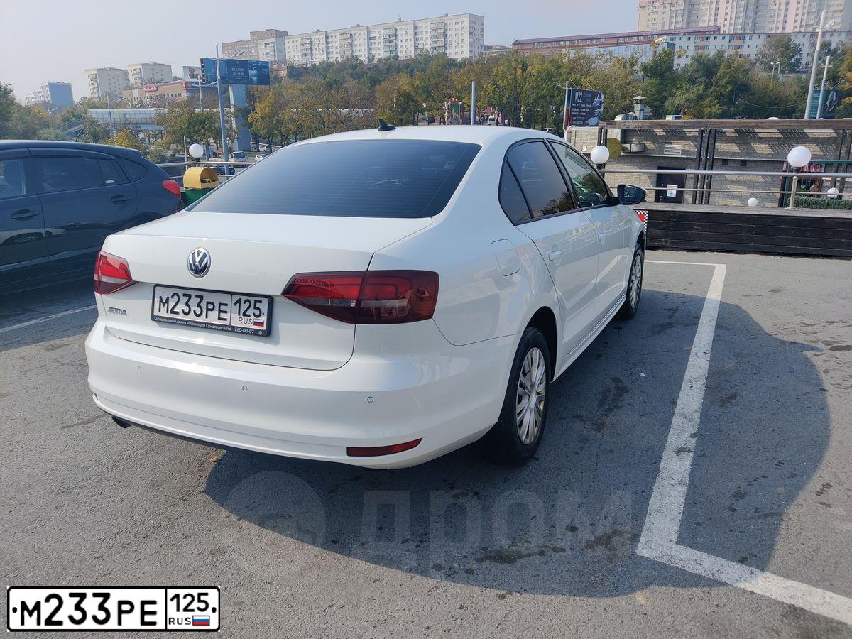Фото автомобиля VOLKSWAGEN JETTA, 2018 — госномер А614ВС774. Цвет: Белый