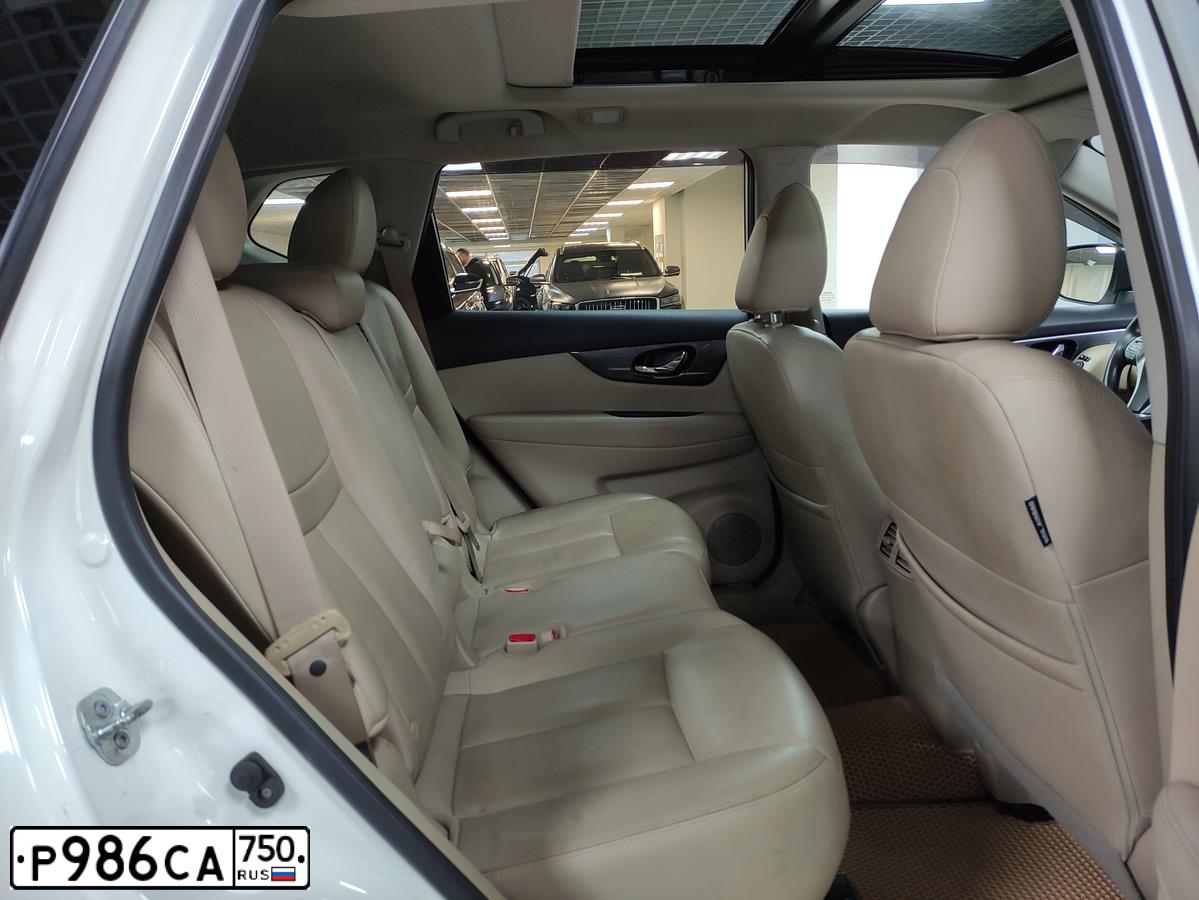 Фото автомобиля NISSAN X-TRAIL, 2017 — госномер Р986СА750. Цвет: Белый