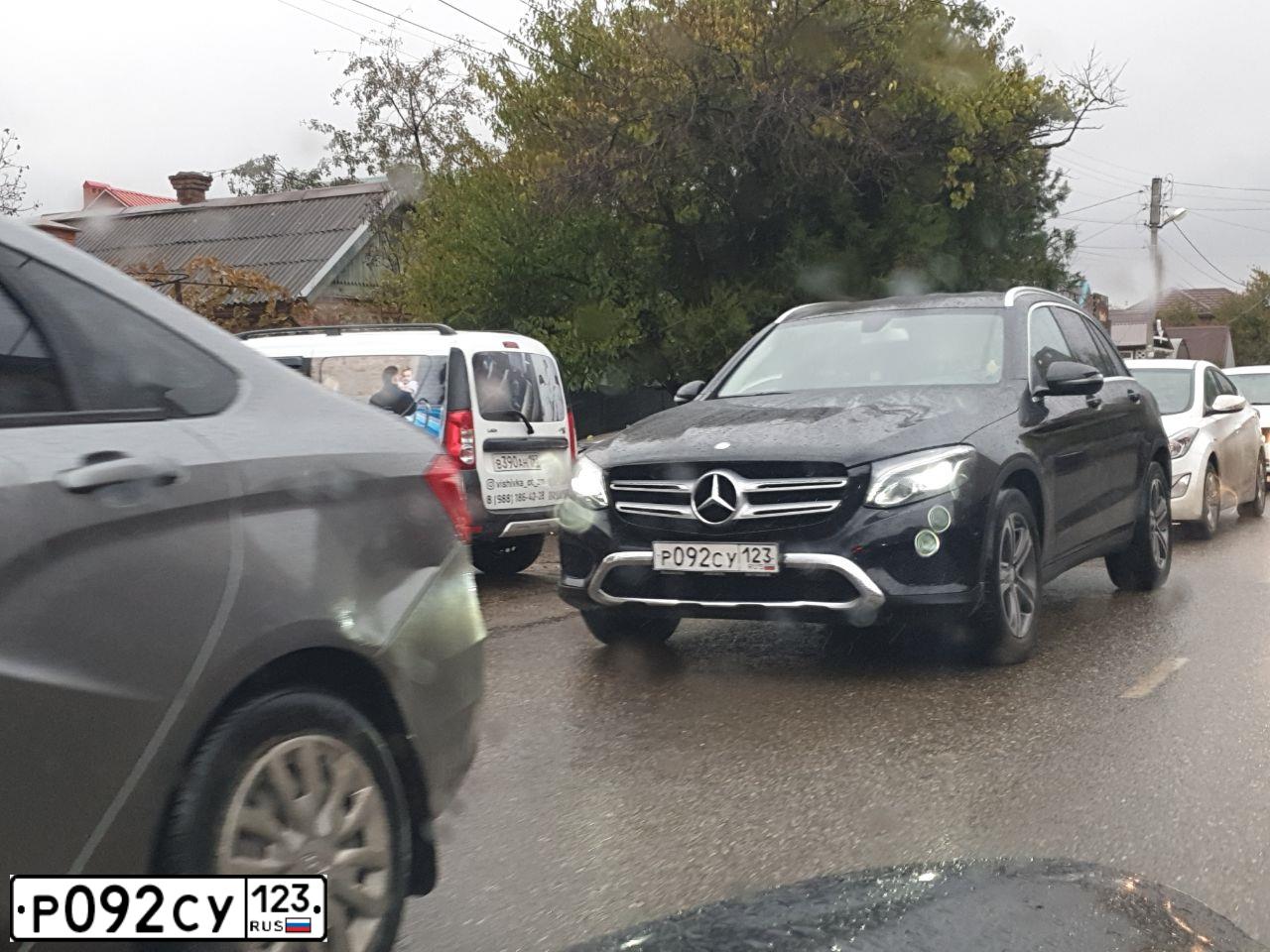 Фото автомобиля MERCEDES GLC-KLASSE, 2016 — госномер Р092СУ123. Цвет: ЧЕРНЫЙ
