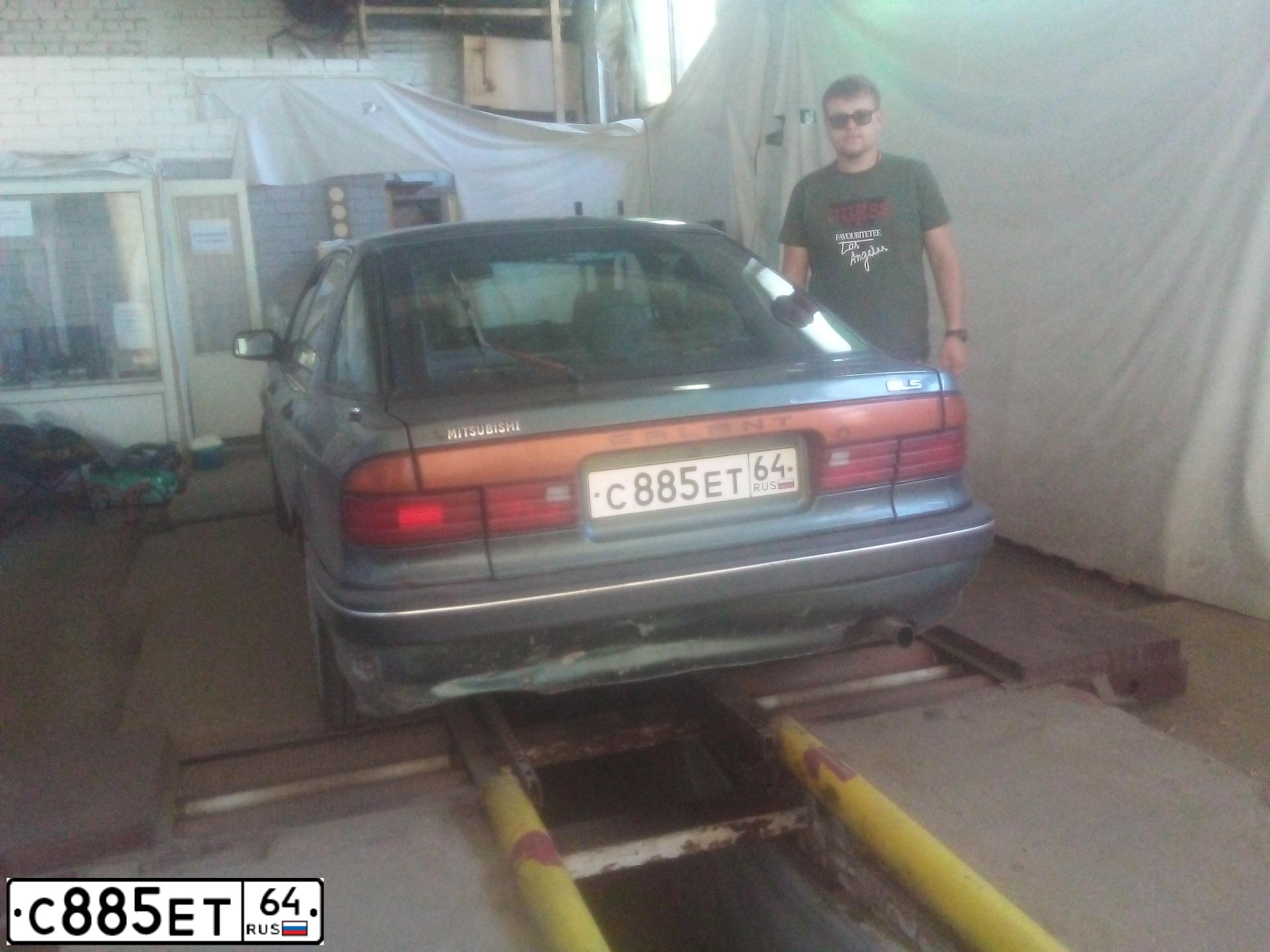 Фото автомобиля MITSUBISHI GALANT, 1989 — госномер С885ЕТ64. Цвет: ЗЕЛЕНЫЙ
