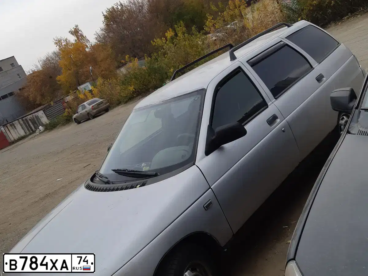 Фото автомобиля LADA 2111 LADA, 2002 — госномер С384КВ774. Цвет: СВЕТЛО-СЕРЕБРИСТЫЙ  МЕТАЛЛИК