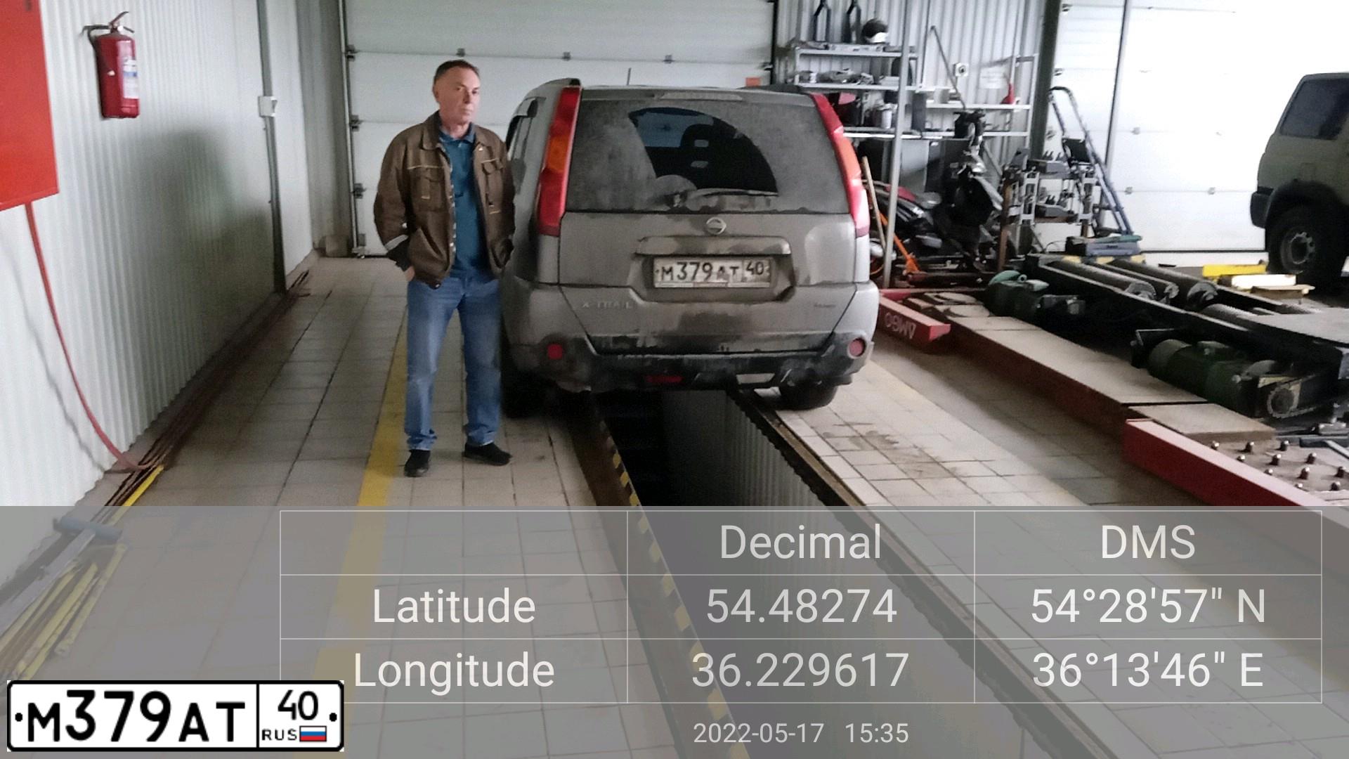 Фото автомобиля NISSAN X-TRAIL, 2010 — госномер М379АТ40. Цвет: СЕРЫЙ