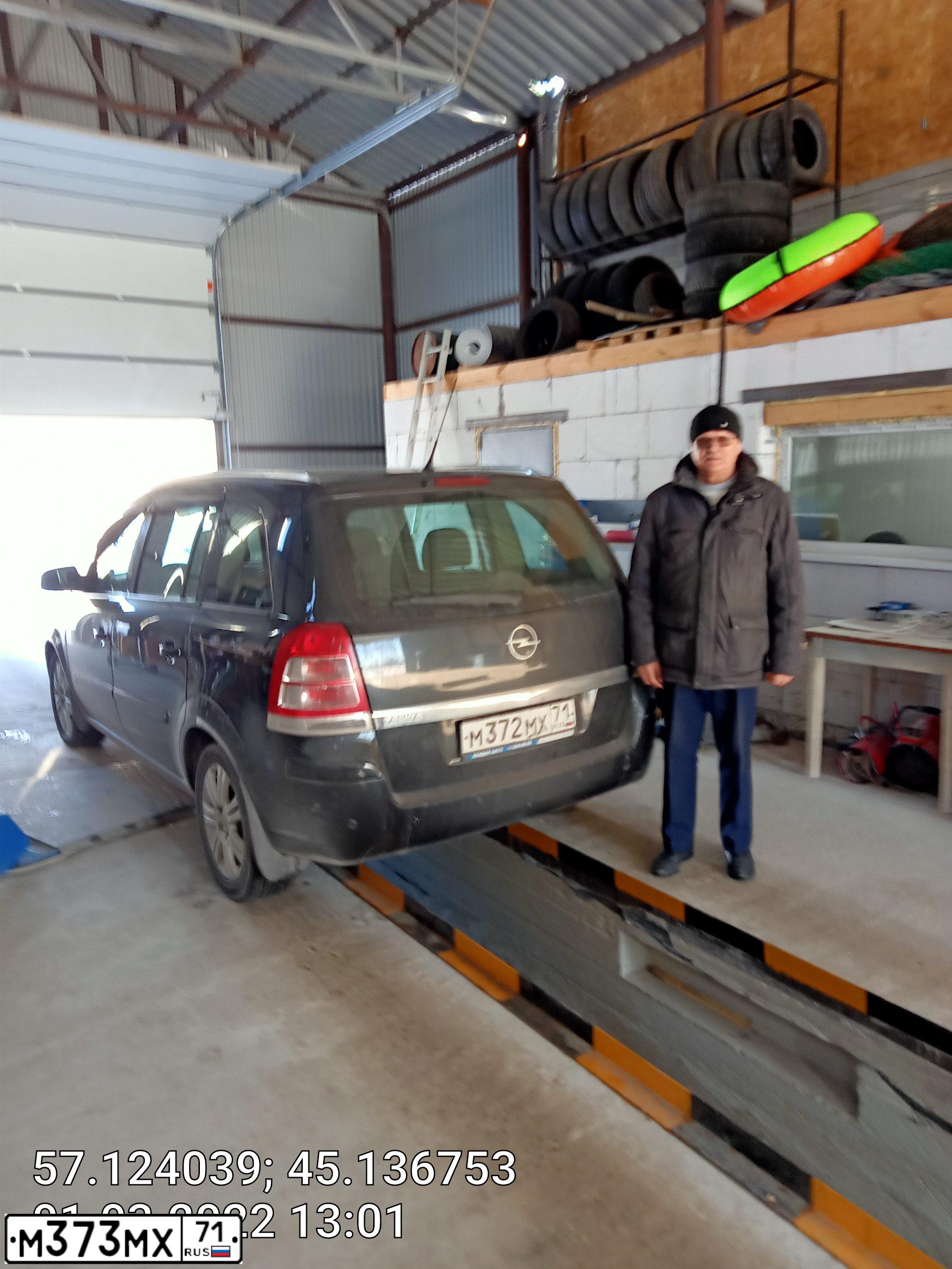 Фото автомобиля OPEL ZAFIRA, 2012 — госномер Т681СЕ152. Цвет: ЧЕРНЫЙ