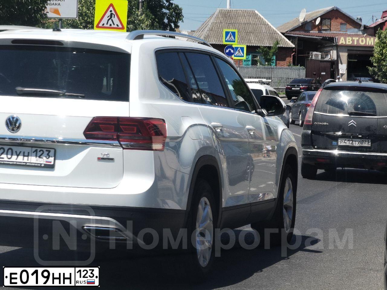 Фото автомобиля NISSAN QASHQAI, 2013 — госномер О712ВУ75. Цвет: Белый