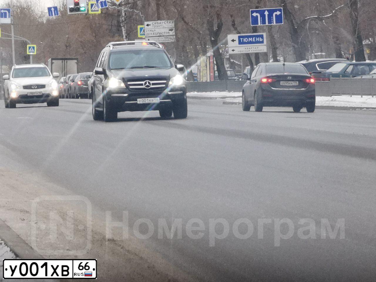 Фото автомобиля TOYOTA RAV4, 2011 — госномер У001ХВ66. Цвет: серебристый