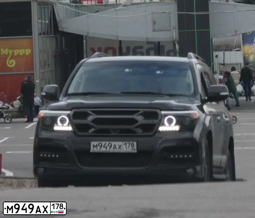 Фото автомобиля TOYOTA LANDCRUISER 200, 2012 — госномер М949АХ178. Цвет: ЧЕРНЫЙ