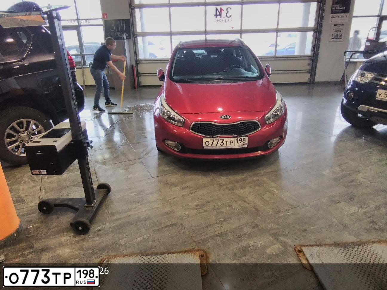 Фото автомобиля KIA CEE'D, 2014 — госномер С693СХ178. Цвет: Красный
