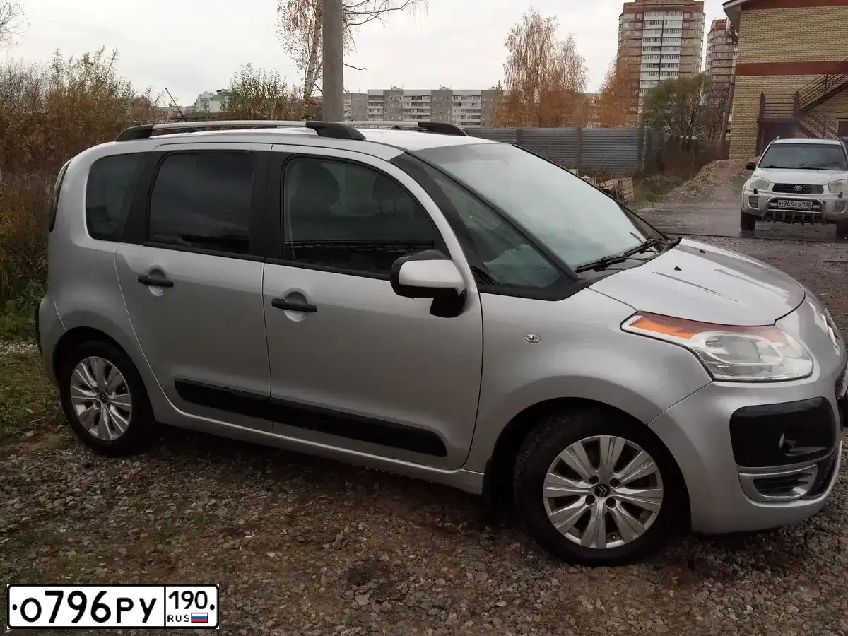 Фото автомобиля CITROEN C3 PICASSO, 2011 — госномер О632НС76. Цвет: СЕРЫЙ