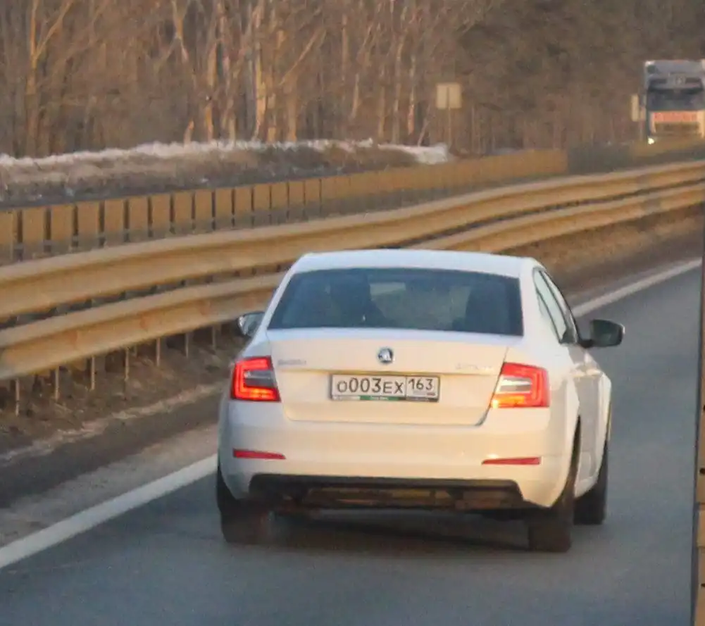 Фото автомобиля SKODA OCTAVIA, 2014 — госномер А580ХС156. Цвет: БЕЛЫЙ-ЖЕЛТЫЙ-СЕРЫЙ