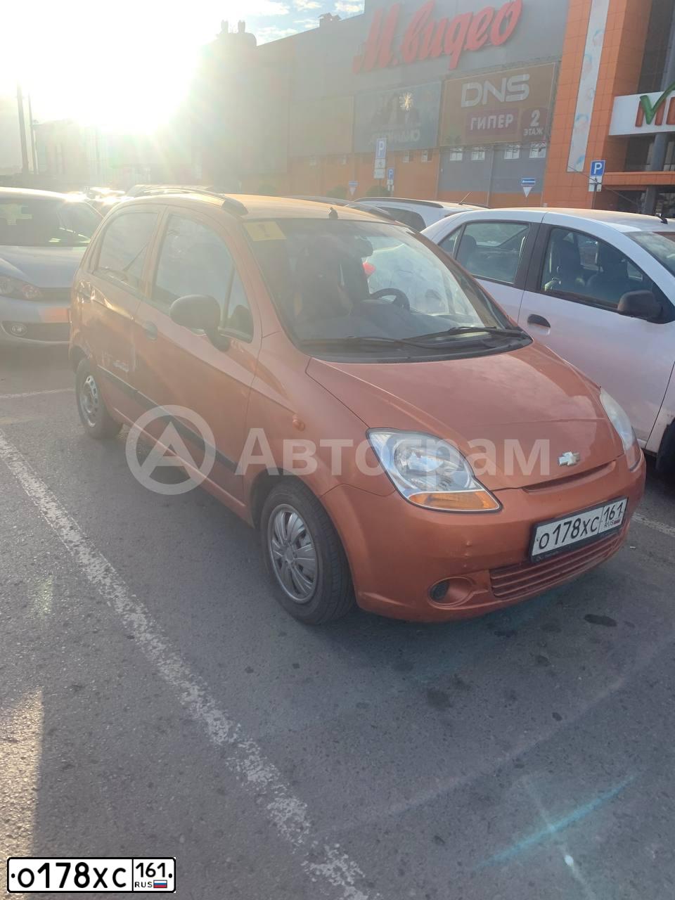 Фото автомобиля CHEVROLET SPARK, 2006 — госномер Е299ХР161. Цвет: ТЕМНО-ОРАНЖЕВЫЙ