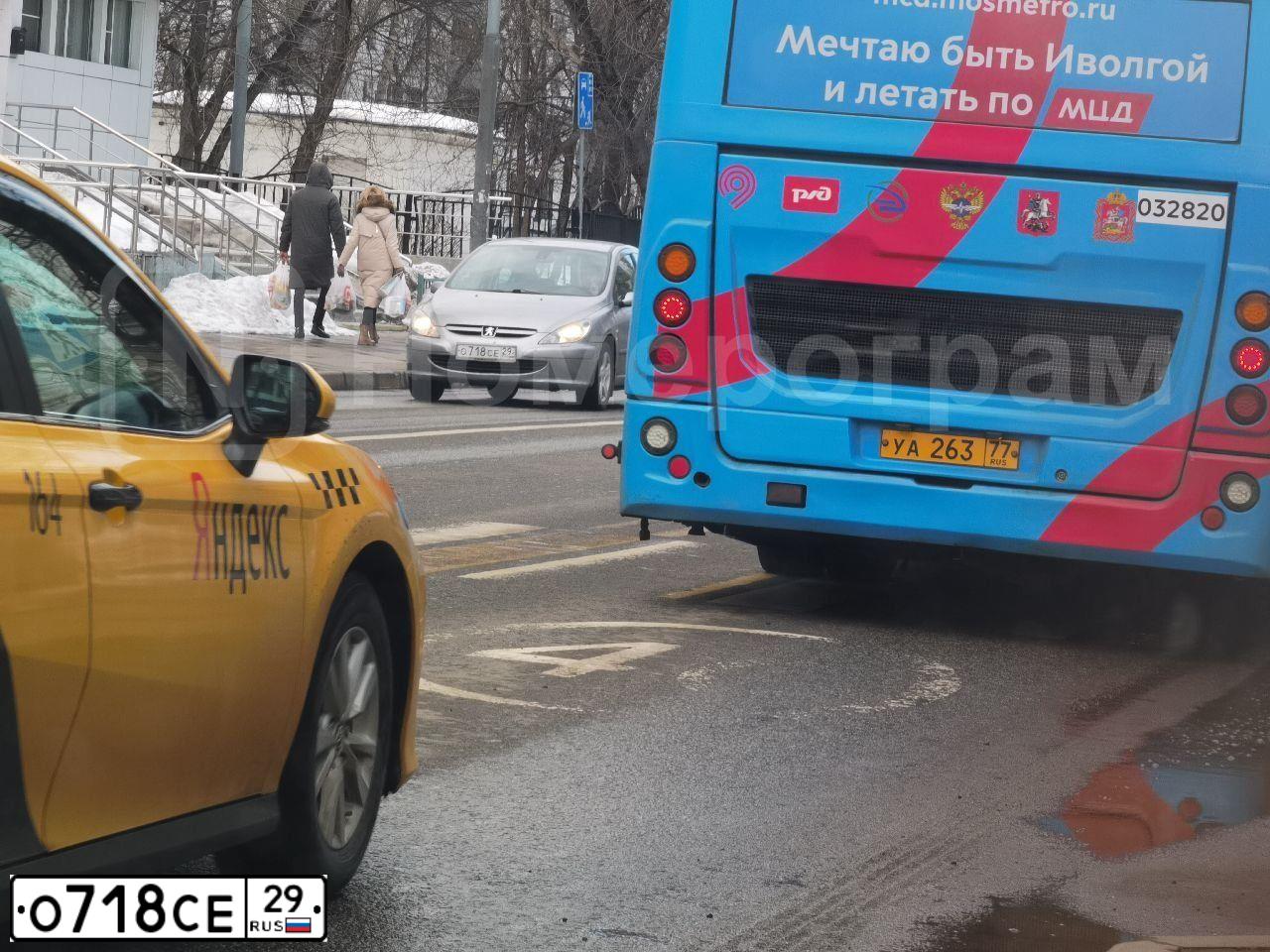 Фото автомобиля PEUGEOT 307, 2002 — госномер О718СЕ29. Цвет: СЕРЫЙ