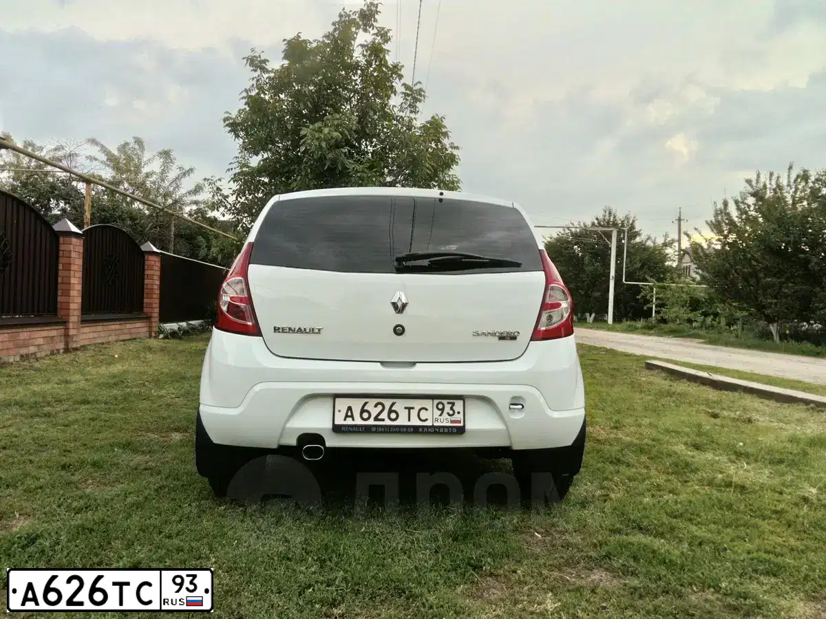 Фото автомобиля RENAULT SANDERO, 2010 — госномер А626ТС93. Цвет: БЕЛЫЙ
