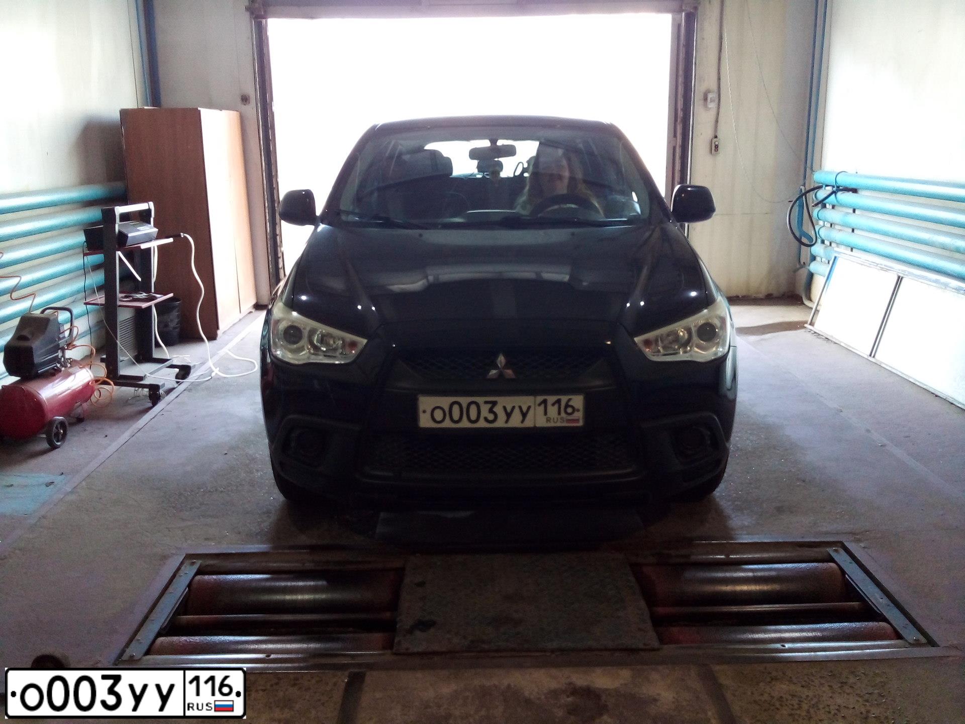Фото автомобиля MITSUBISHI ASX, 2010 — госномер С675СК178. Цвет: ЧЕРНЫЙ