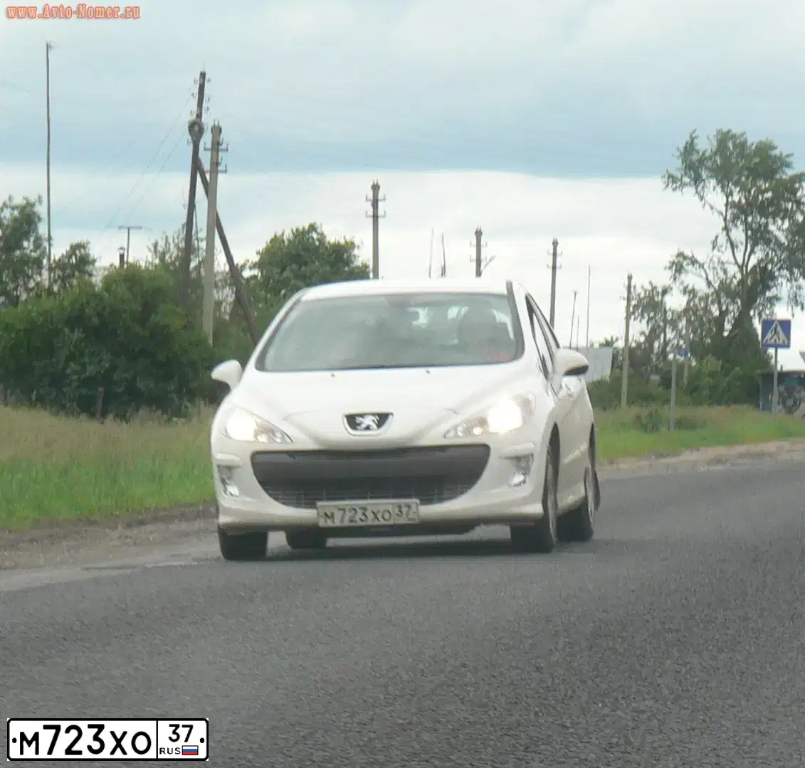 Фото автомобиля PEUGEOT 308, 2009 — госномер Т895ТМ33. Цвет: Белый