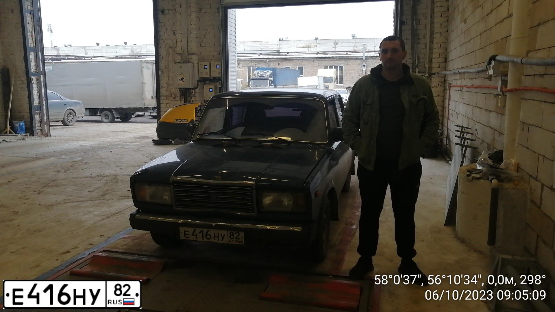 Фото автомобиля LADA 2107, 2008 — госномер Р825СХ59. Цвет: Сине-зеленый