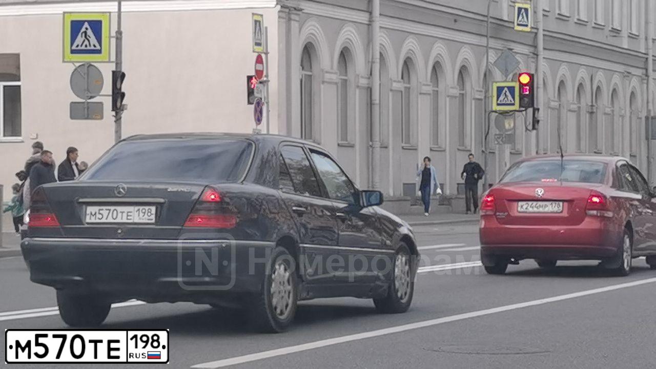 Фото автомобиля MERCEDES C-KLASSE, 1998 — госномер Р730СС178. Цвет: Темно-синий