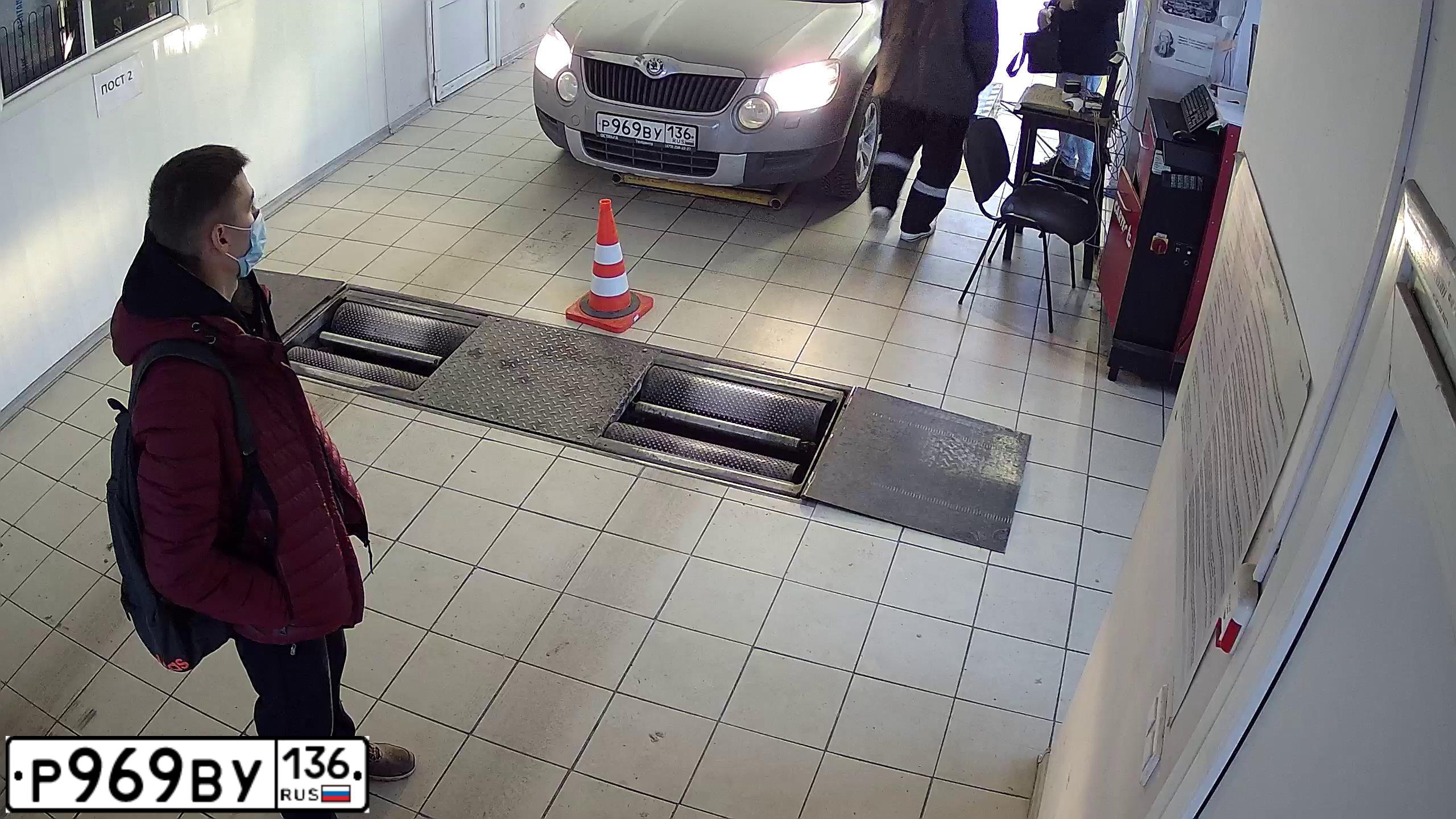 Фото автомобиля PEUGEOT 408, 2016 — госномер Р696ВУ136. Цвет: Белый