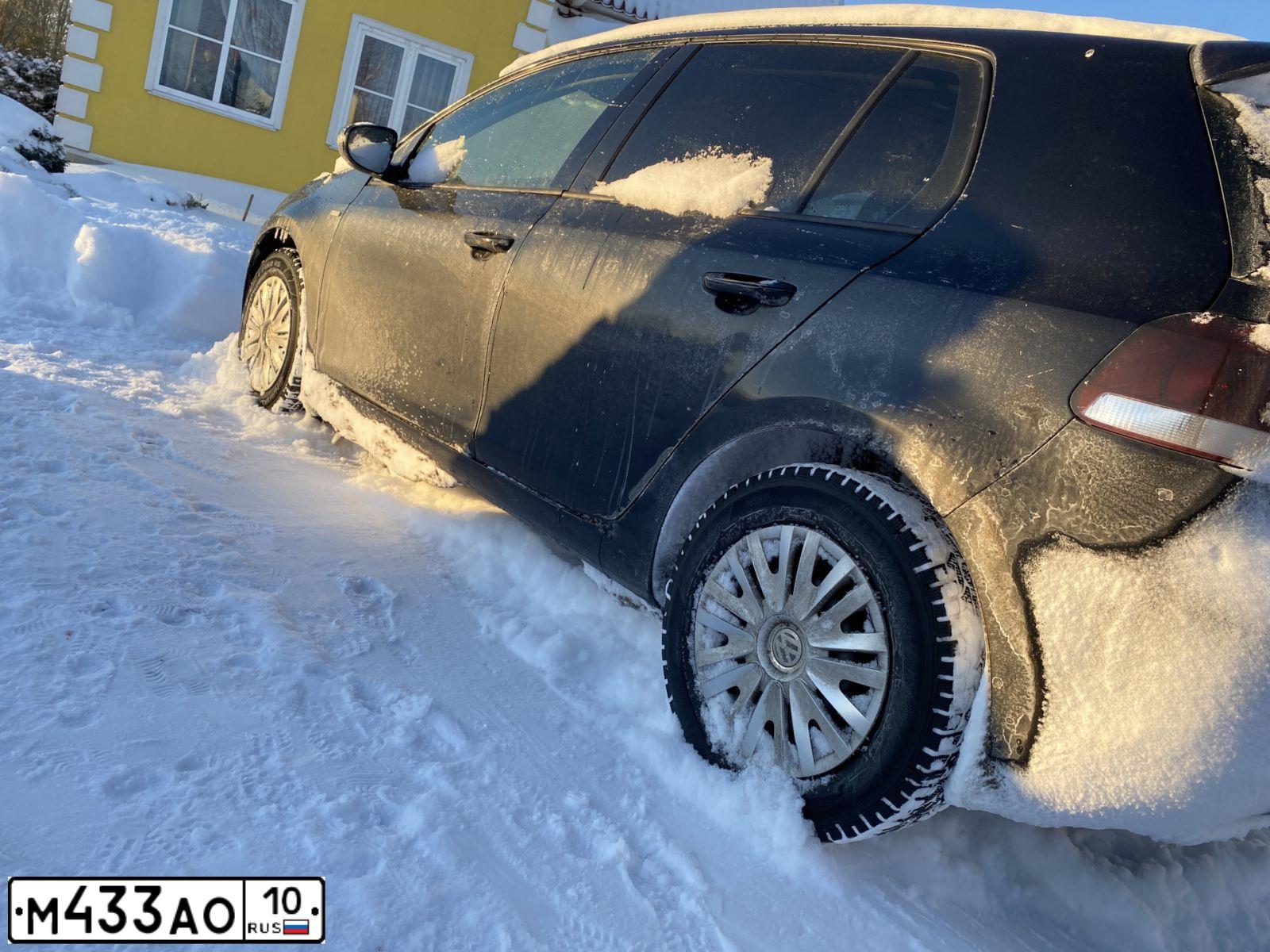 Фото автомобиля VOLKSWAGEN GOLF, 2012 — госномер Н198ЕР198. Цвет: ЧЕРНЫЙ