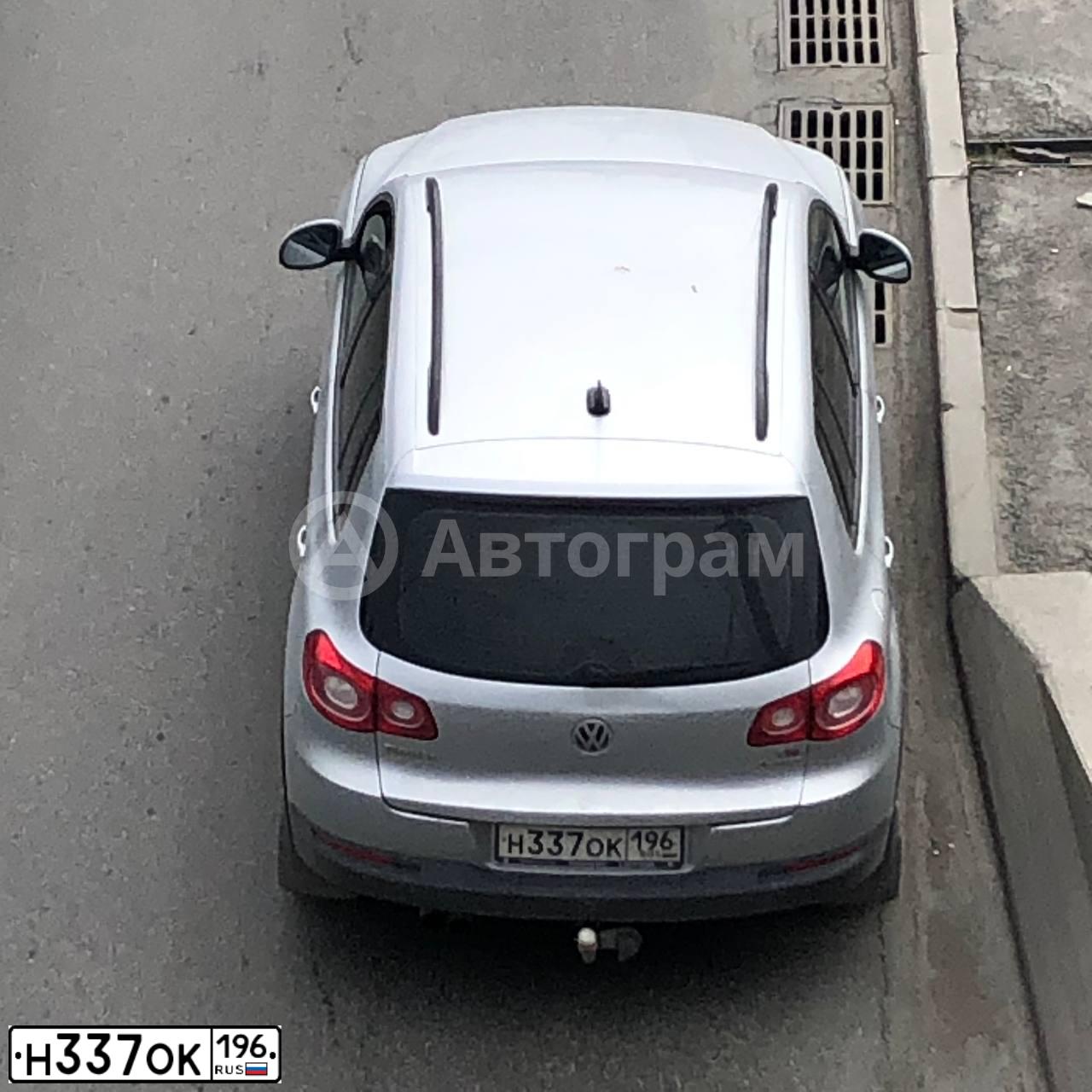 Фото автомобиля VOLKSWAGEN TIGUAN, 2011 — госномер Н337ОК196. Цвет: Серебристый