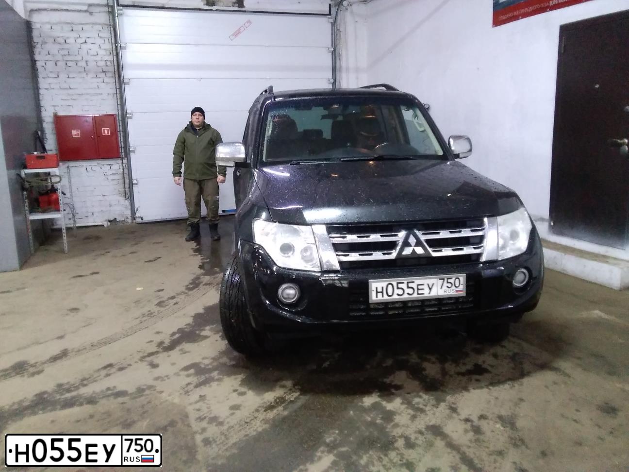 Фото автомобиля MITSUBISHI PAJERO, 2013 — госномер К611УЕ69. Цвет: ЧЕРНЫЙ