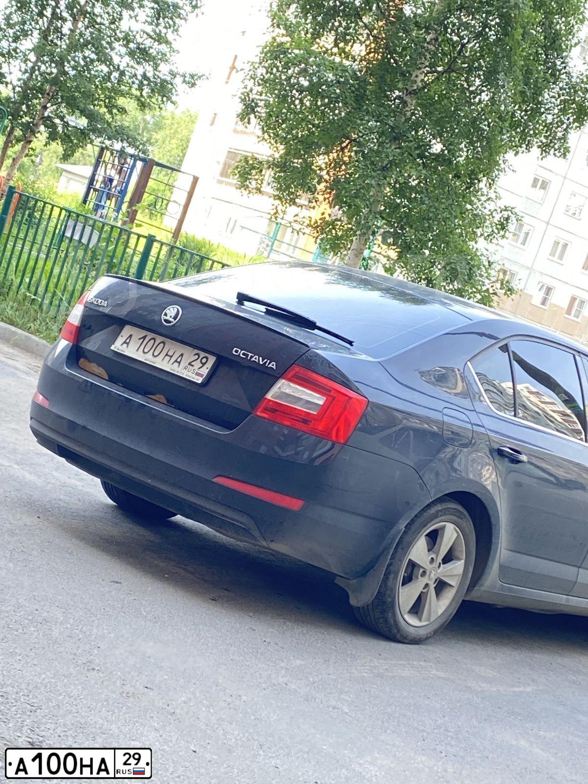 Фото автомобиля SKODA OCTAVIA, 2010 — госномер А100НА29. Цвет: ТЕМНО-СЕРЫЙ