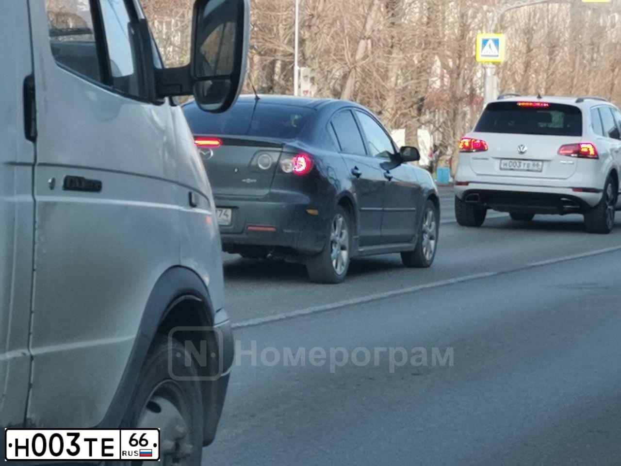 Фото автомобиля VOLKSWAGEN TOUAREG, 2018 — госномер Н003ТЕ66. Цвет: Белый