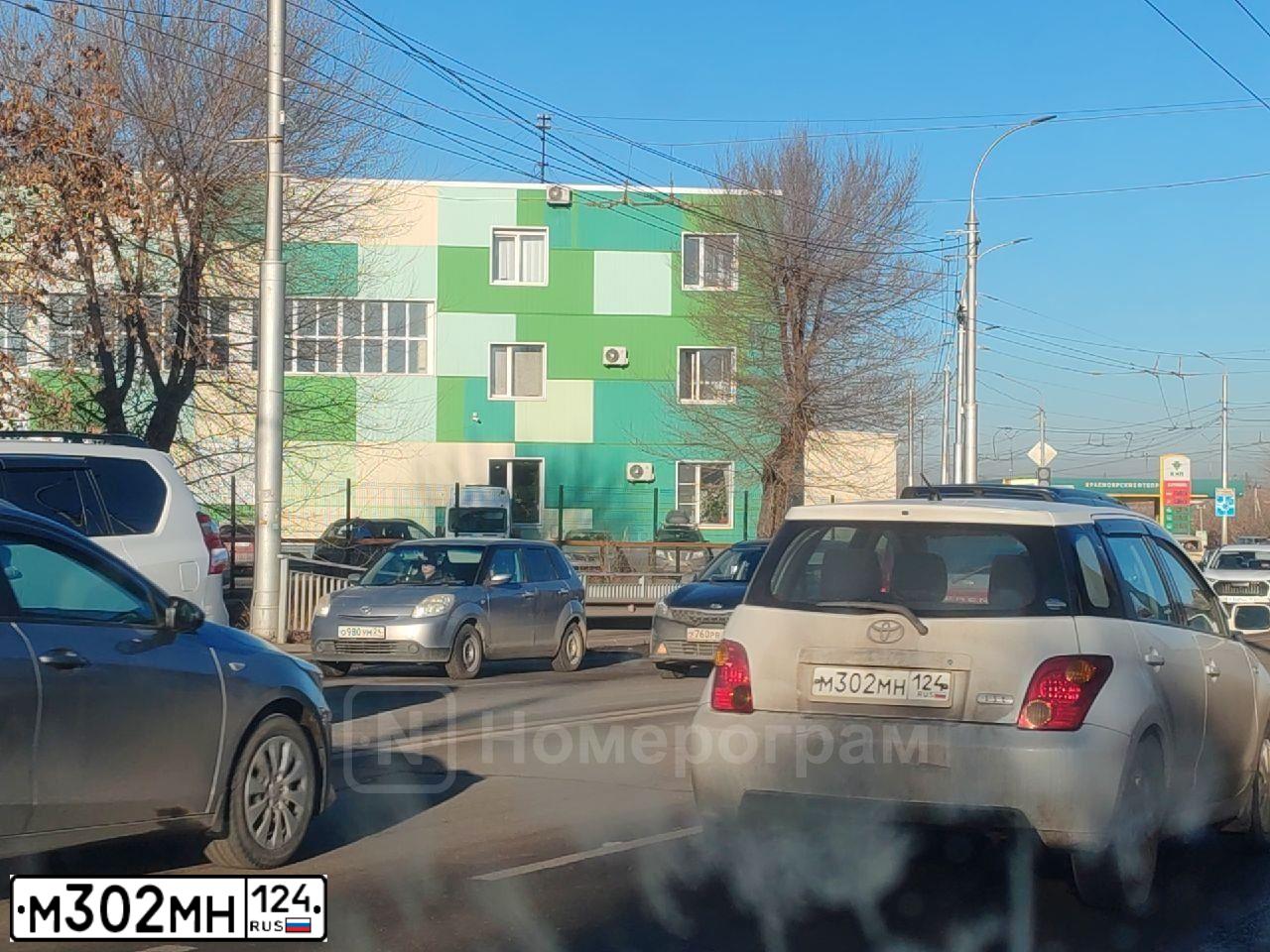 Фото автомобиля ТОУОТА ISТ, 2003 — госномер М302МН124. Цвет: Белый