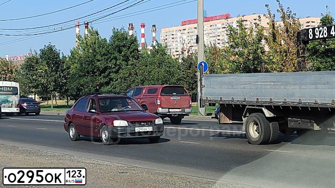 Фото автомобиля HYUNDAI SOLARIS, 2014 — госномер Т461НТ193. Цвет: Белый