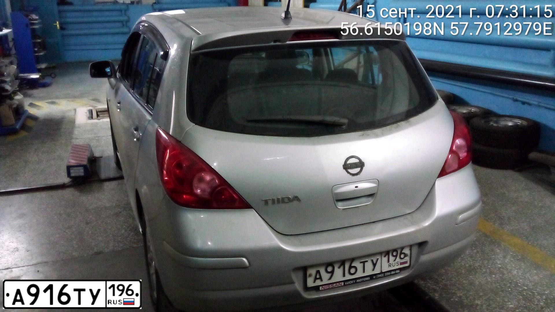 Фото автомобиля NISSAN TIIDA, 2013 — госномер А916ТУ196. Цвет: СЕРЕБРИСТЫЙ