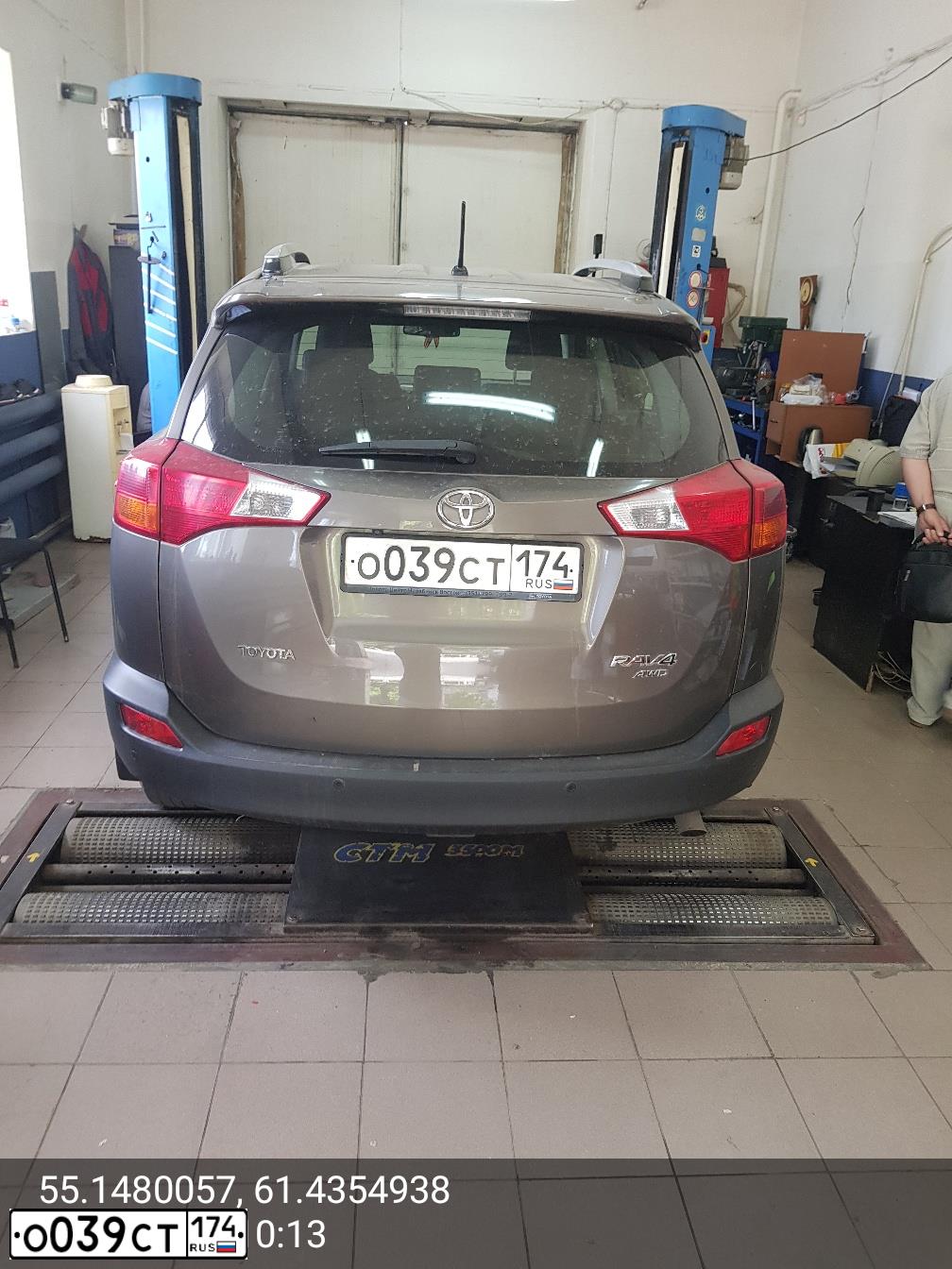 Фото автомобиля TOYOTA RAV4, 2014 — госномер О039СТ174. Цвет: бронзовый