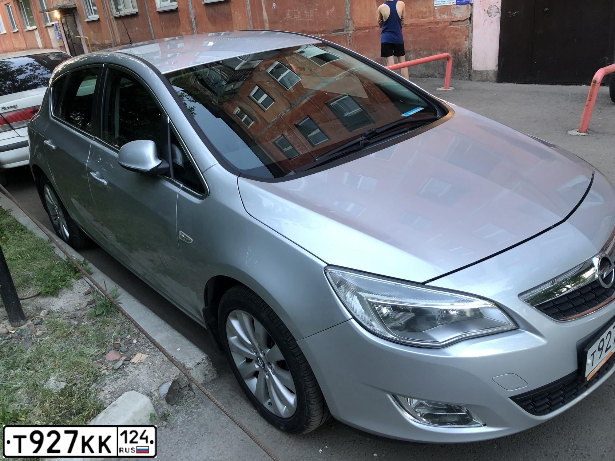 Фото автомобиля VOLVO XC90, 2004 — госномер М728ТС199. Цвет: СЕРЕБРИСТЫЙ