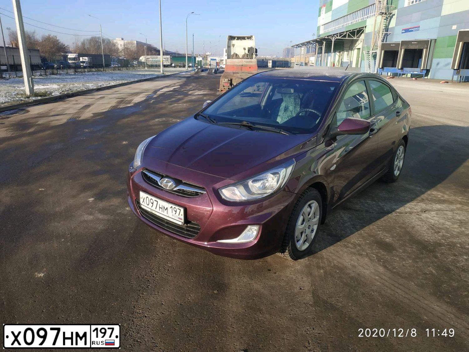 Фото автомобиля HYUNDAI SOLARIS, 2011 — госномер Р096ВО790. Цвет: ФИОЛЕТОВЫЙ