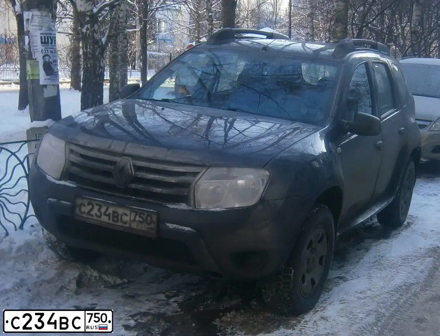 Фото автомобиля RENAULT DUSTER, 2013 — госномер Х422РМ31. Цвет: ЧЕРНЫЙ
