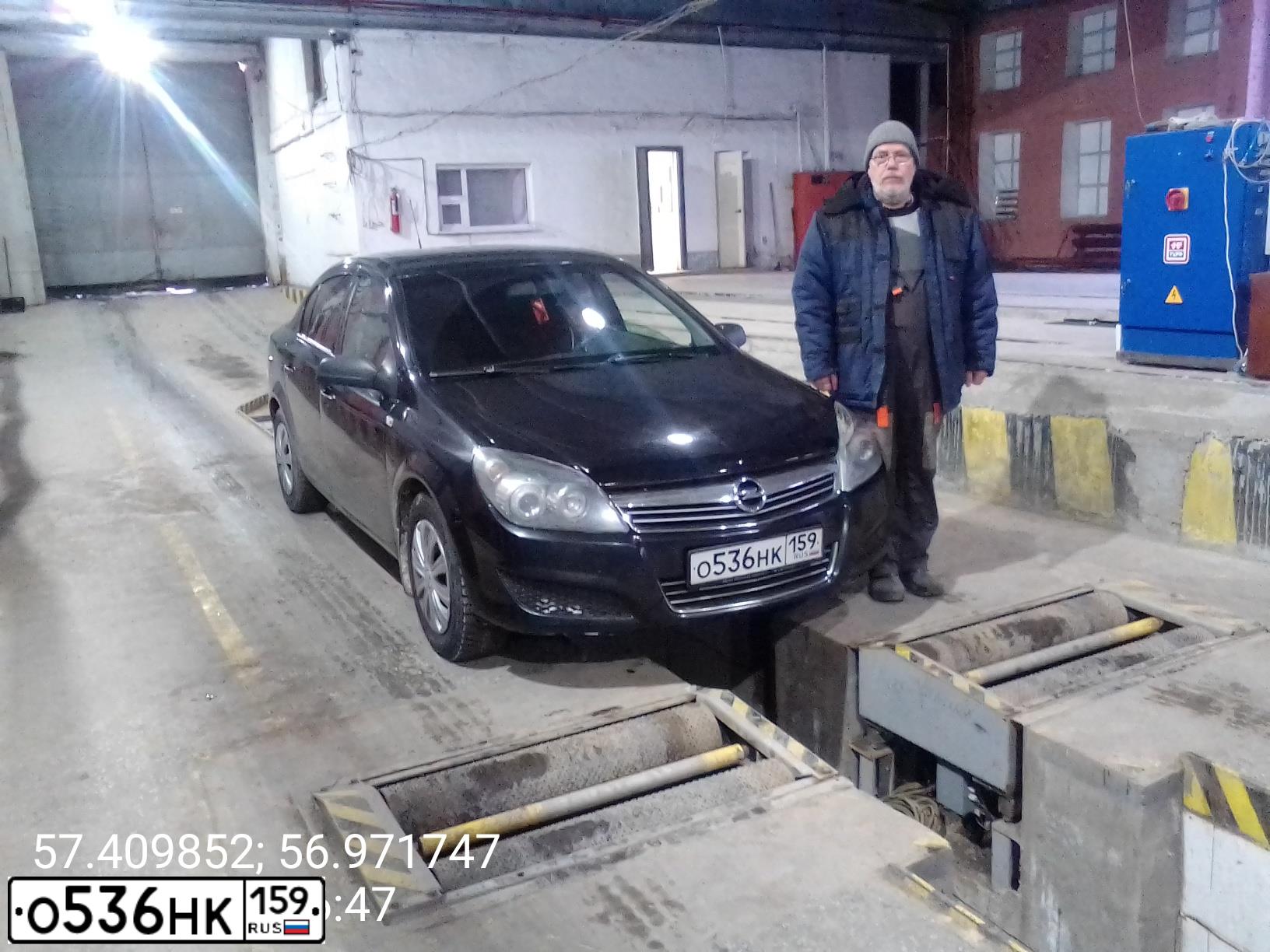Фото автомобиля OPEL ASTRA, 2008 — госномер У444ТН59. Цвет: ЧЕРНЫЙ