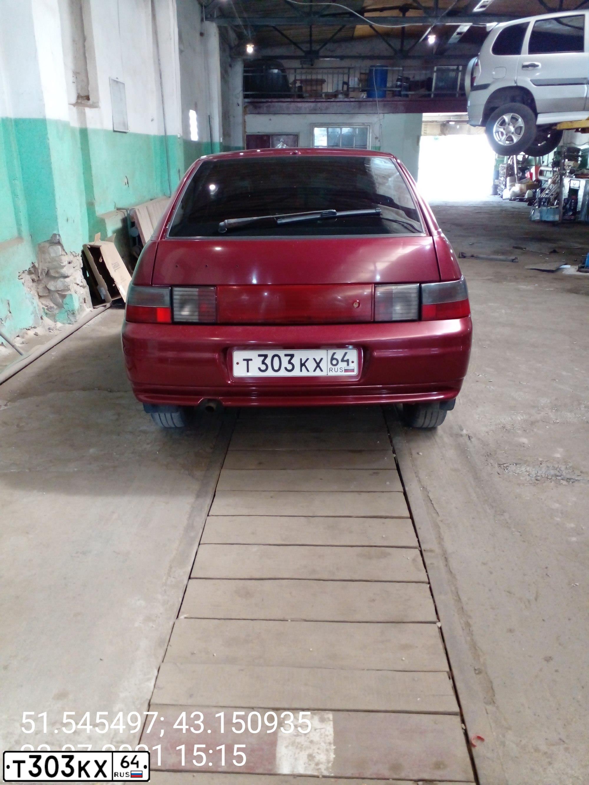 Фото автомобиля LADA 2112, 2005 — госномер Т303КХ64. Цвет: ТЕМНО МАЛИНОВЫЙ МЕТАЛЛИК