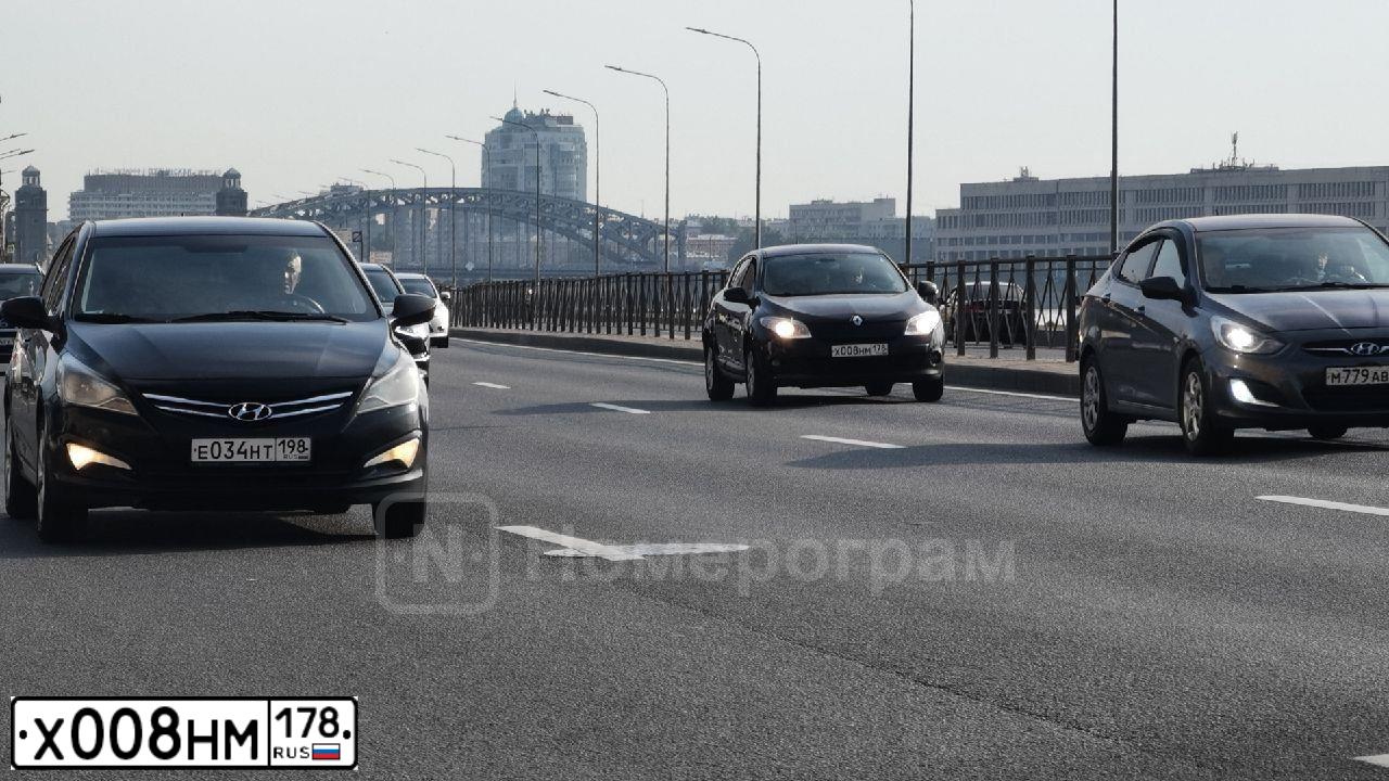 Фото автомобиля RENAULT MEGANE, 2012 — госномер Х008НМ178. Цвет: ЧЕРНЫЙ